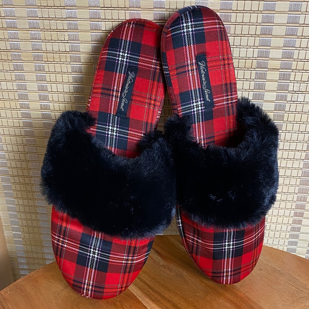Victoria’s Secret Holiday Plaid Satin Faux Fur Trim Slide Slippers  NWOT